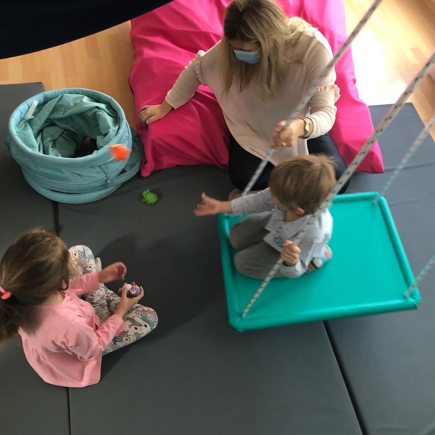 niños jugando en consultorio