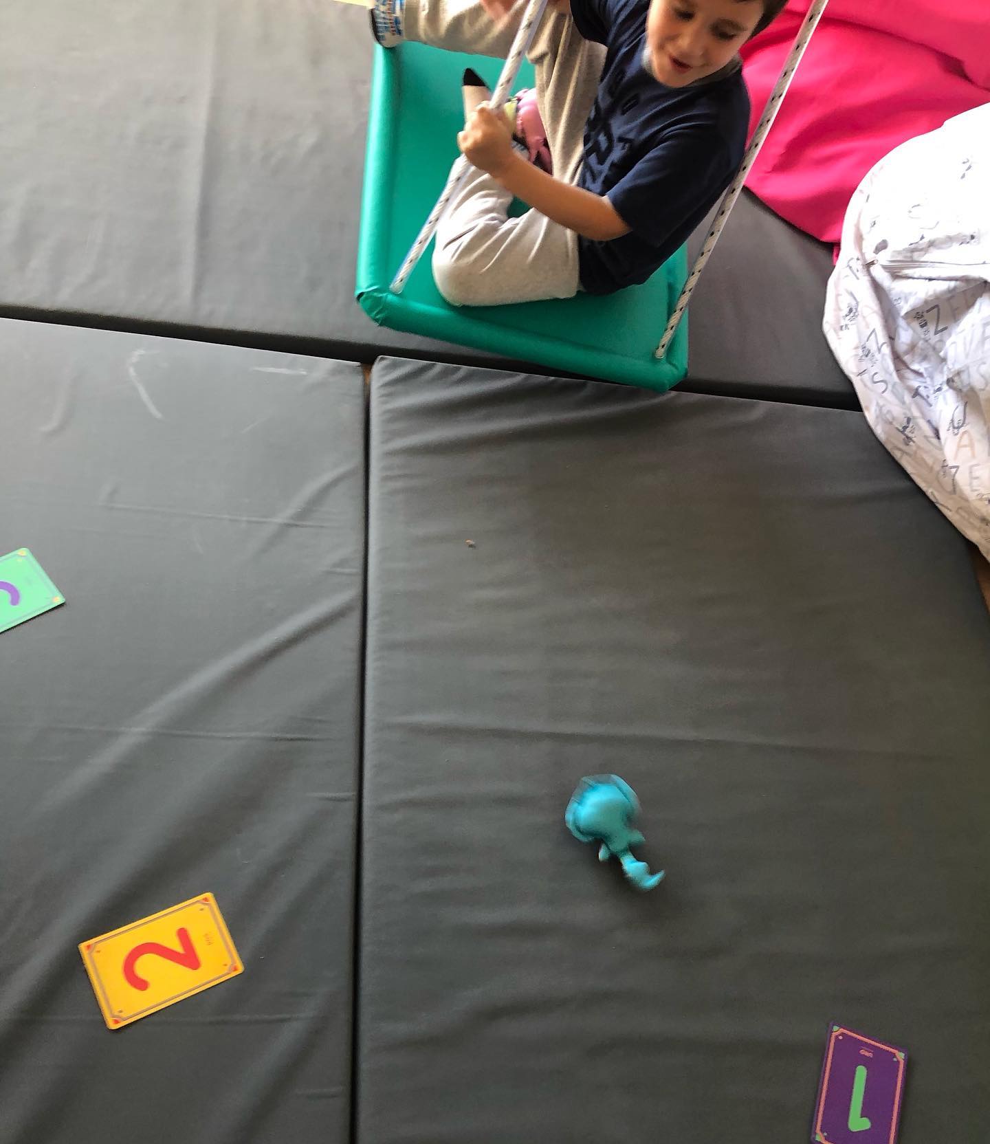 niño en hamaca